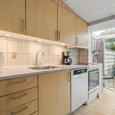 1 Bedroom Awesome In Apartment *