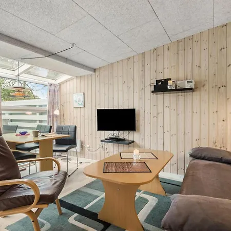 1 Bedroom Awesome In Apartment